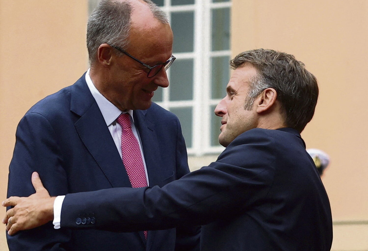 Union européenne : quand Emmanuel Macron veut relancer le couple franco-allemand, Friedrich Merz préfère l’atlantisme
