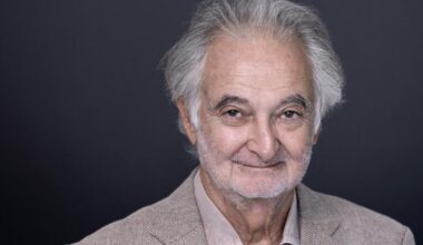 Jacques Attali: "L'UE aurait dû montrer ses griffes, mais elle s'est couchée devant Donald Trump" - rts.ch