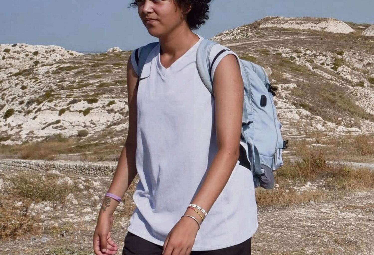 À pied de Nice à Paris, le défi solidaire de Yasmine Abidellaoui pour soutenir la lutte contre le cancer
