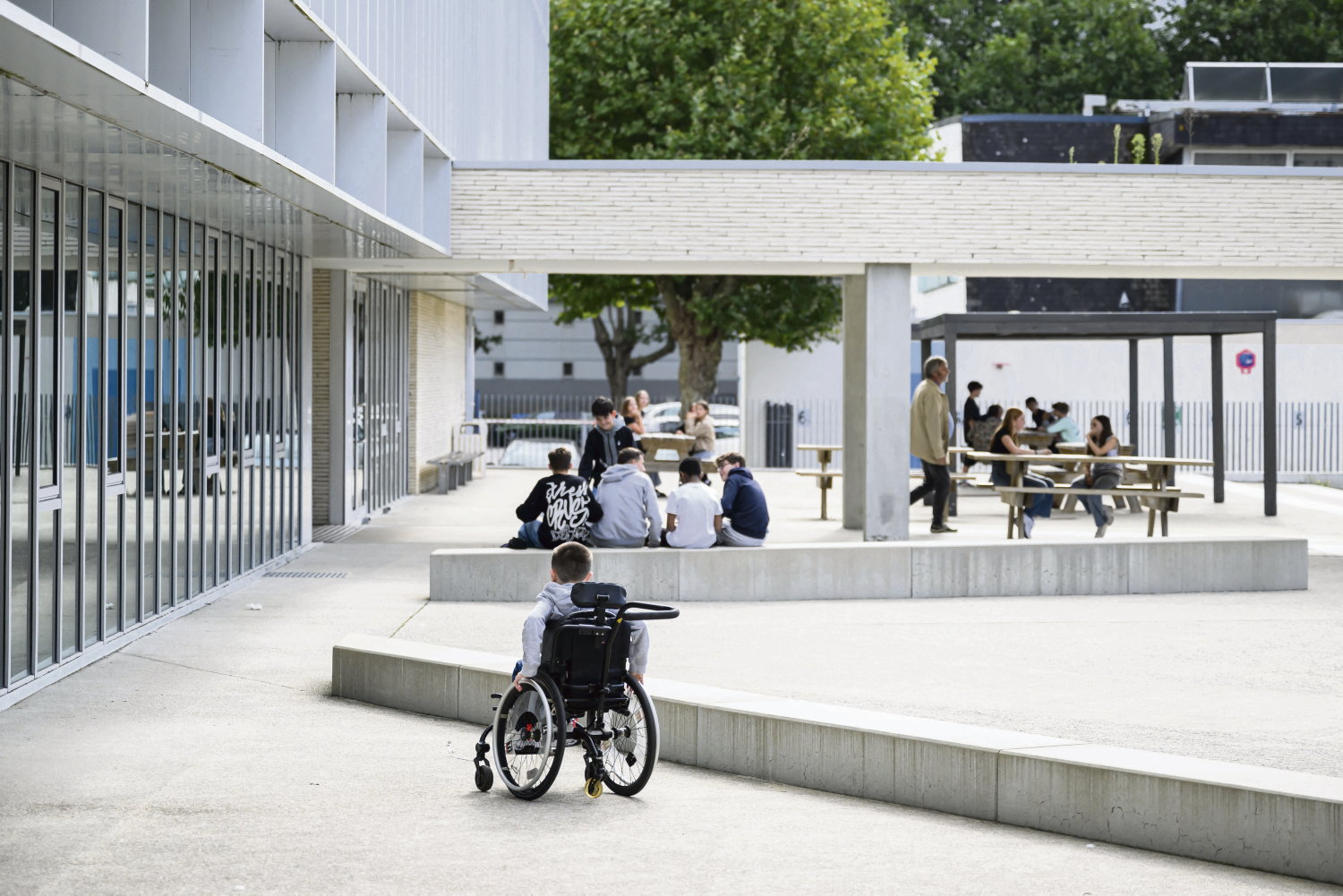 « Depuis la petite section, Corentin a eu 7 AESH différentes » : pour les élèves handicapés, l’école inclusive relève toujours du parcours du combattant