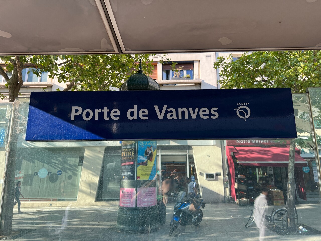 la compagne de l'homme poignardé dans le tramway à Paris s'exprime