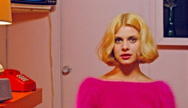 que devient Nastassja Kinski, inoubliable avec son pull rose dans le film ?