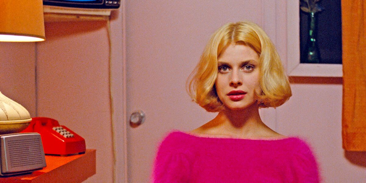 que devient Nastassja Kinski, inoubliable avec son pull rose dans le film ?