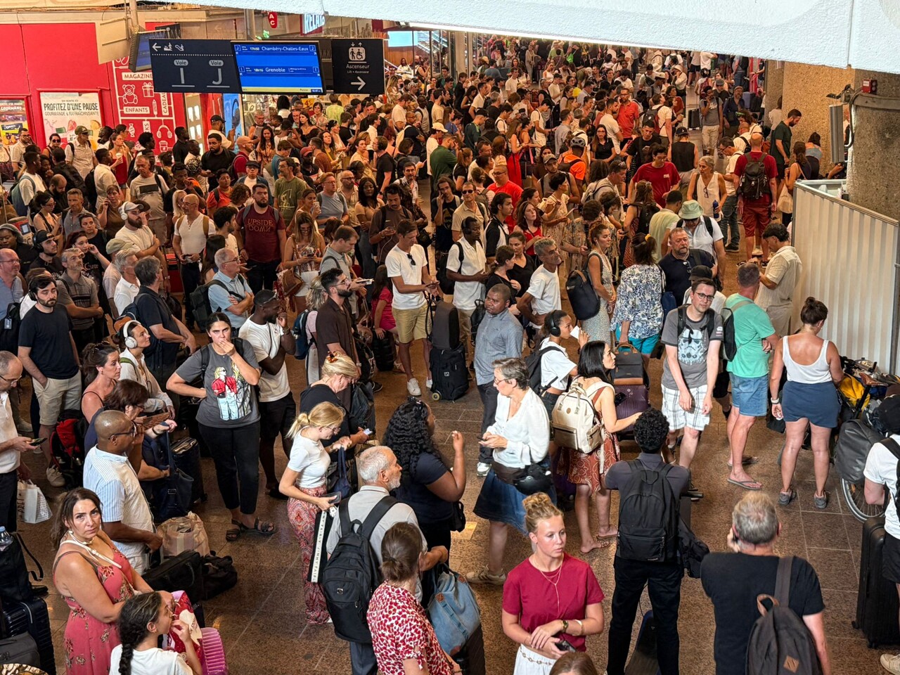 Gare SNCF Lyon Part-Dieu. Pagaille monstre en cours, des retards : ce qu'il se passe