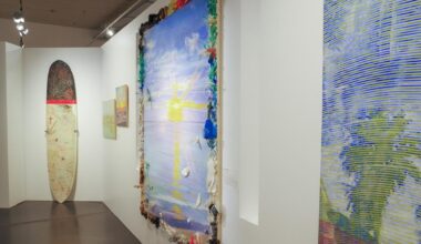 au Musée Mer Marine à Bordeaux, une œuvre encadrée de déchets