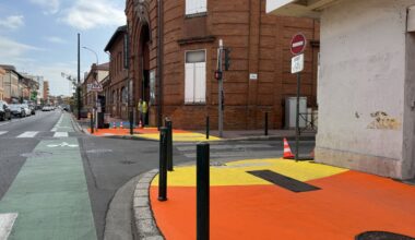 Pourquoi ces trottoirs de Toulouse sont-ils recouverts de peinture flashy ?