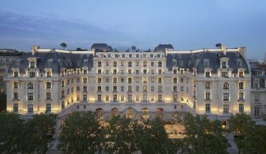 On a dormi dans une des chambres de palace les plus folles de Paris
