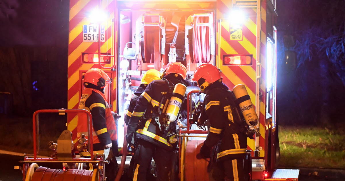 Loire. Un incendie ravage une partie d'une maison, un tracteur et deux véhicules à Unieux