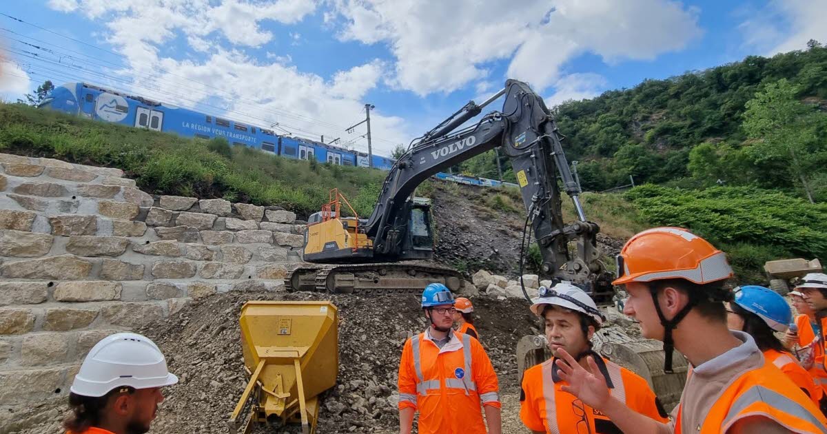 un chantier pour renforcer un talus fragilisé