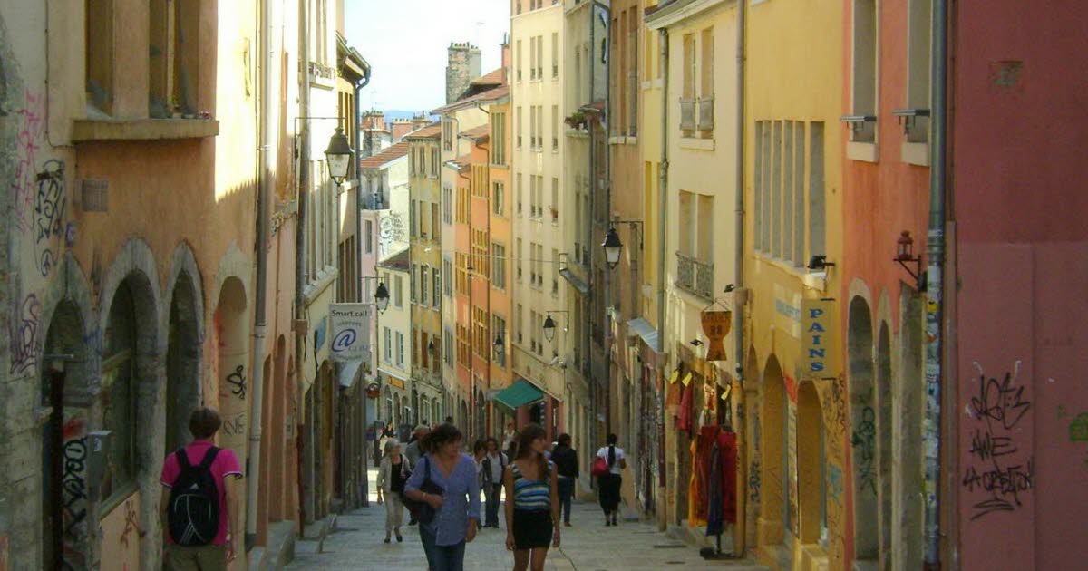Lyon. À la Croix-Rousse, la Grande Côte et la Grande Rue formaient un même axe aux univers bien différents