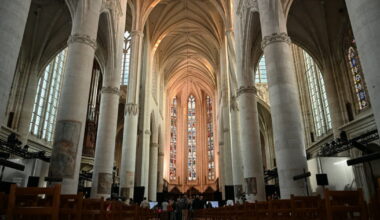 Une promenade instructive dans la nef de la basilique