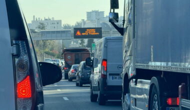 la circulation perturbée pendant (au moins) deux mois