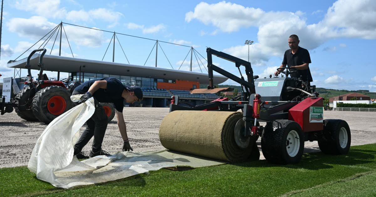 Molsheim. Le Racing club de Strasbourg Alsace offre une cure de jouvence aux pelouses du Stadium