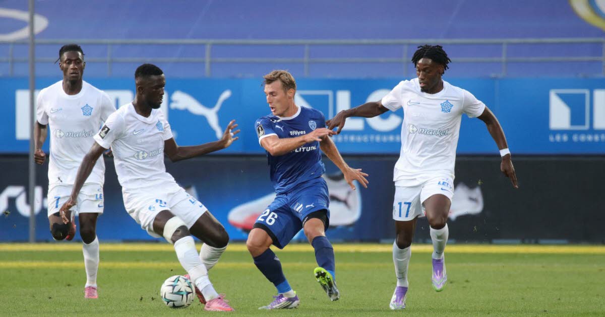 Ligue 2. « Je pense que le rouge est sévère » : battu mais courageux à dix, le GF38 peut nourrir des regrets à Troyes