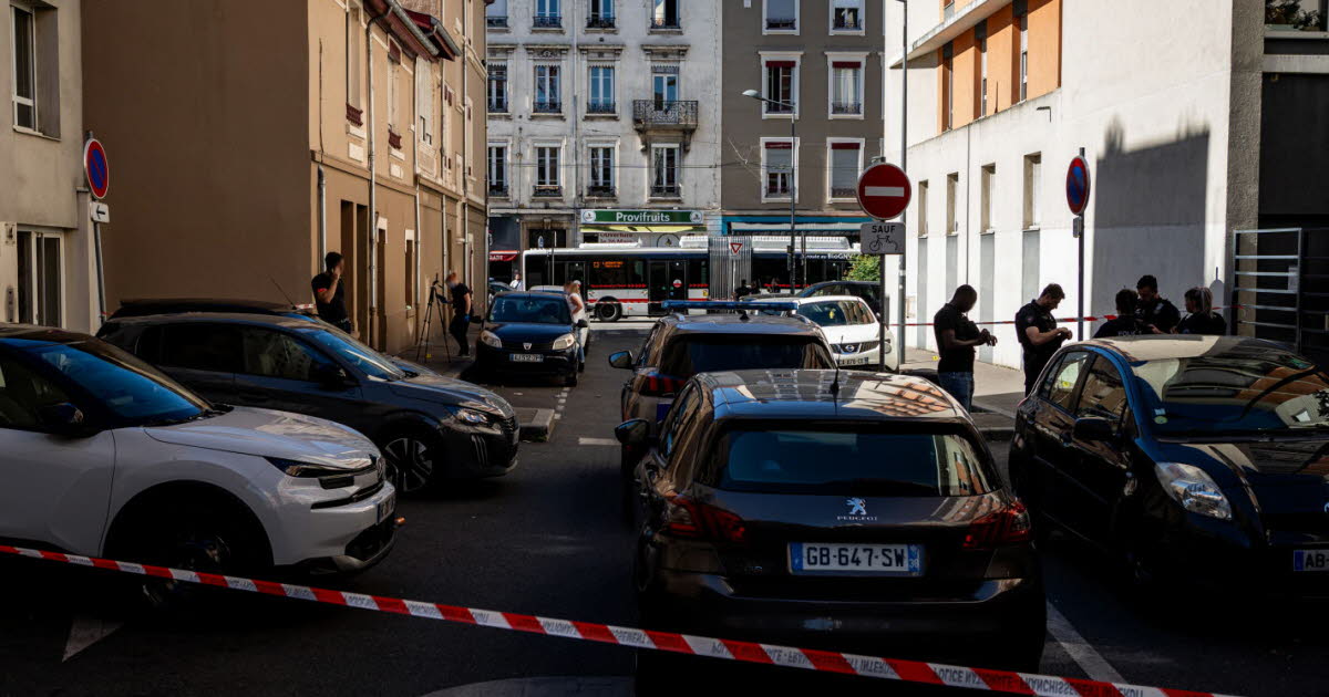 un homme blessé aux jambes