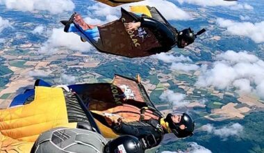 Wingsuit. « Il faut se coordonner, prendre les mains, tenir les figures. Et tout ça en seulement 60 secondes », Sadorge, le bronze pour le fun