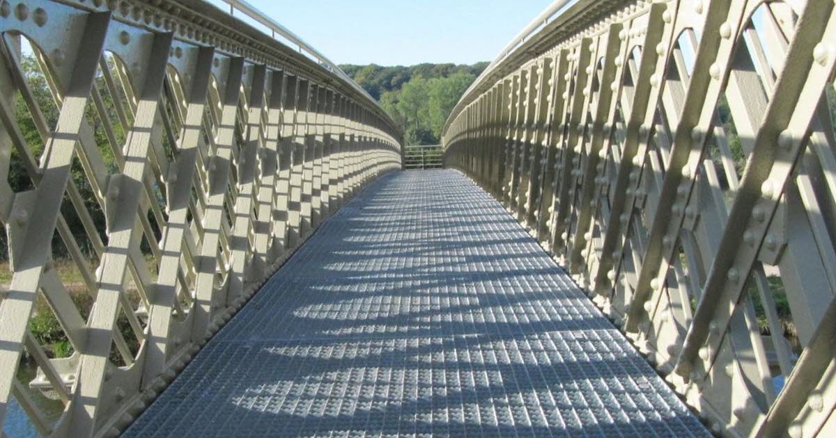 Marche Passerelles et ponts avec l’agence du patrimoine et de la culture industrielle néodomienne