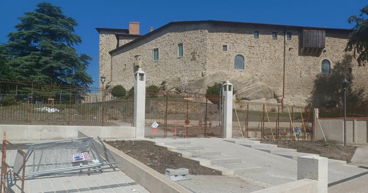 Roche-la-Molière. Au château, le chantier de l’entrée et des granges en passe d’aboutir