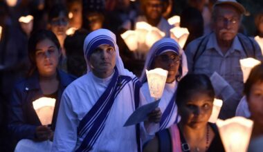 la procession aux flambeaux maintenue à Fourvière malgré la canicule