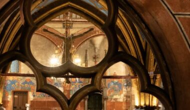 Strasbourg. Visite et lecture au cloître à Saint-Pierre-le-Jeune