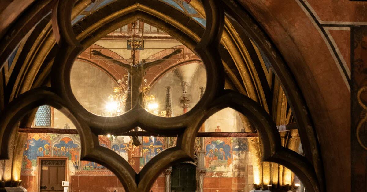 Strasbourg. Visite et lecture au cloître à Saint-Pierre-le-Jeune