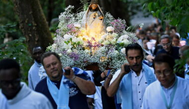 les catholiques ont suivi la lumière de Fourvière