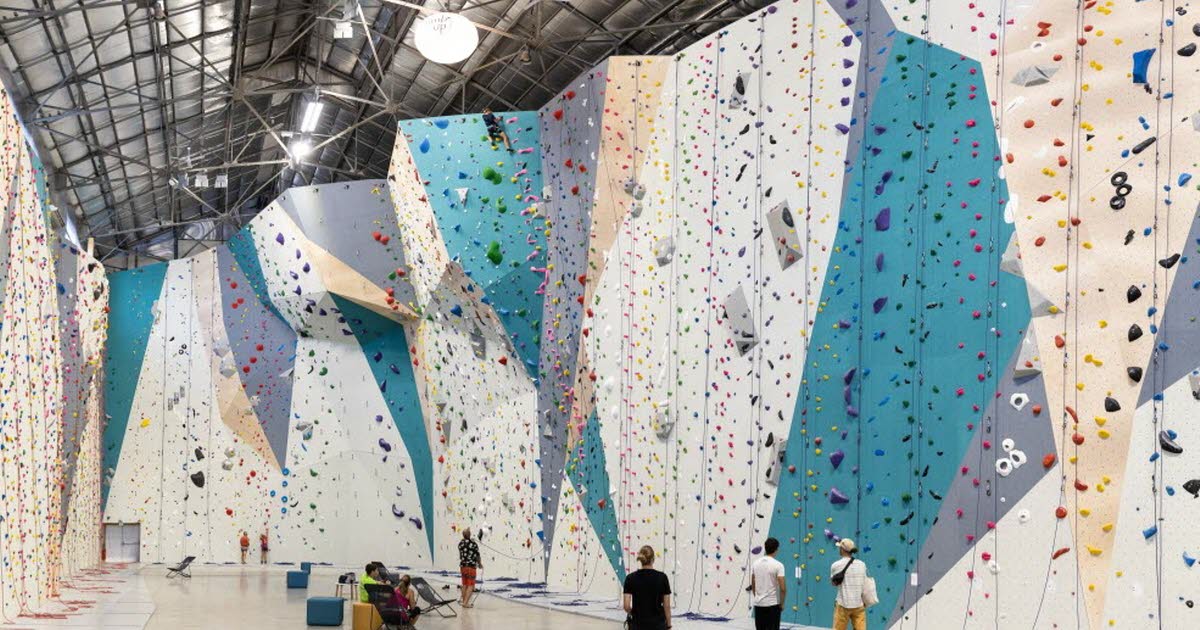 Saint-Étienne. D'un bâtiment industriel à complexe sportif, l’incroyable métamorphose des halles Barrouin
