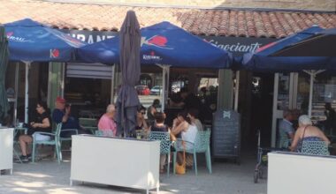 Avignon. La Fête des foins déserte la place de l’église, coup dur pour Le Café des Négociants