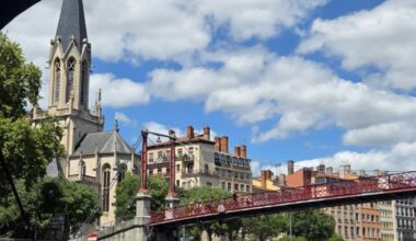 à la découverte des lieux mythiques de Lyon depuis la Saône