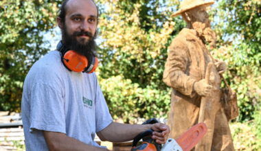 Marcilly-lès-Buxy. Originaire de Saône-et-Loire, il est le meilleur sculpteur à la tronçonneuse de France