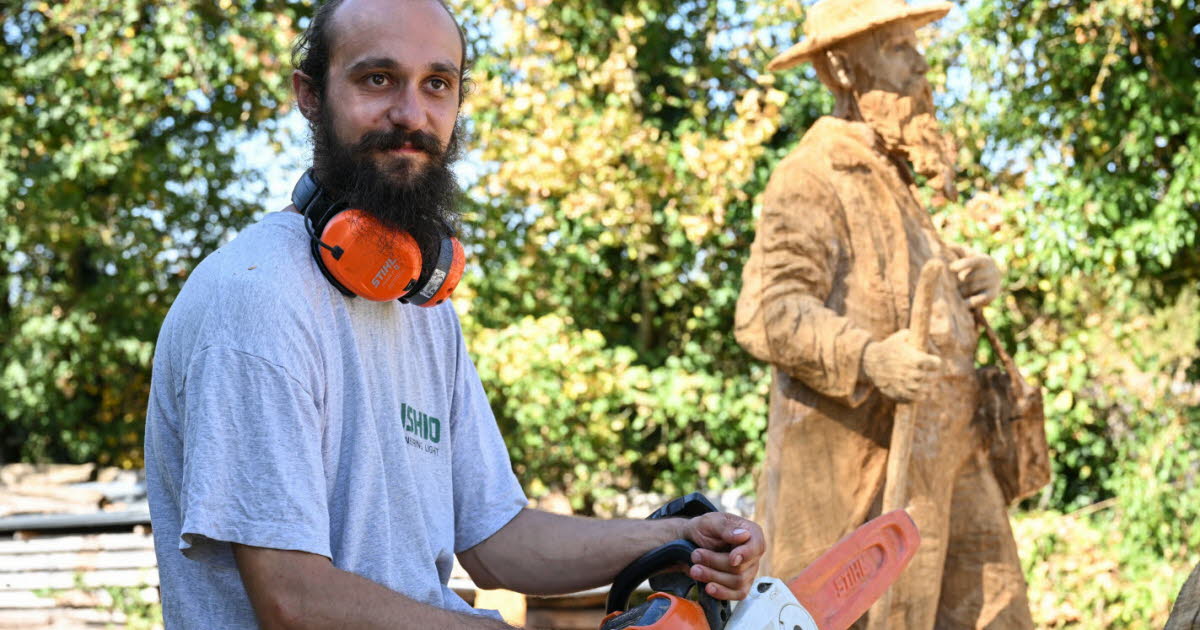 Marcilly-lès-Buxy. Originaire de Saône-et-Loire, il est le meilleur sculpteur à la tronçonneuse de France