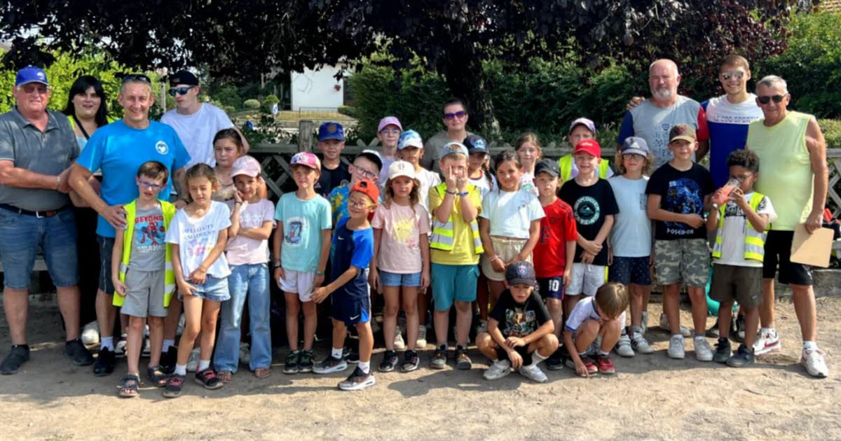 Laneuveville-devant-Nancy. Initiation à la pétanque pour les enfants du centre de loisirs de la MJC
