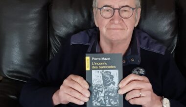 Craponne-sur-Arzon. Pierre Mazet en séance de dédicaces le 23 août Au Plaisir des Mots
