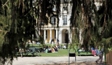 Grenoble. Des lectures pour les plus petits au jardin des plantes Joséphine Baker