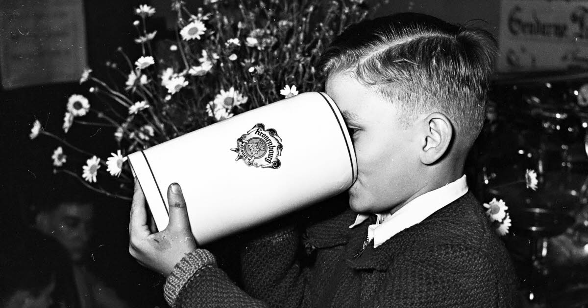 En images. L'enfant buveur de bière... Dans les archives du Progrès de Lyon en 1953