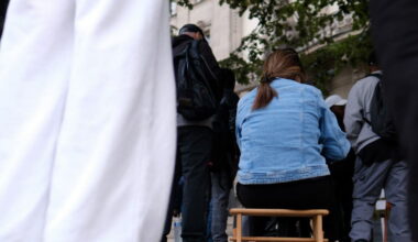 il perd son travail à cause des délais pour renouveler son titre de séjour