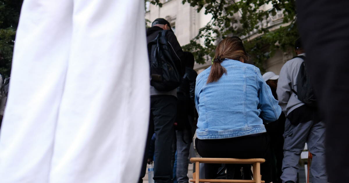 il perd son travail à cause des délais pour renouveler son titre de séjour