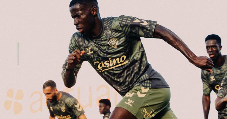 ASSE. Après la tunique des féminines, Casino s’affiche sur le maillot d’échauffement des Verts