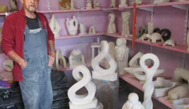 cet ancien artisan maçon est devenu sculpteur