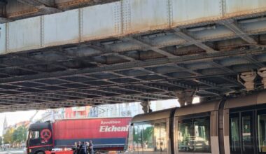 Strasbourg. Un poids lourd accroche les lignes haute tension du tram, circulation perturbée