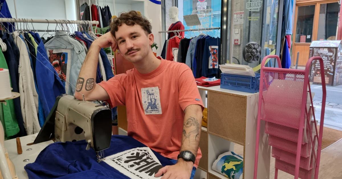 il customise des tenues avec des œuvres sérigraphiées d’artistes