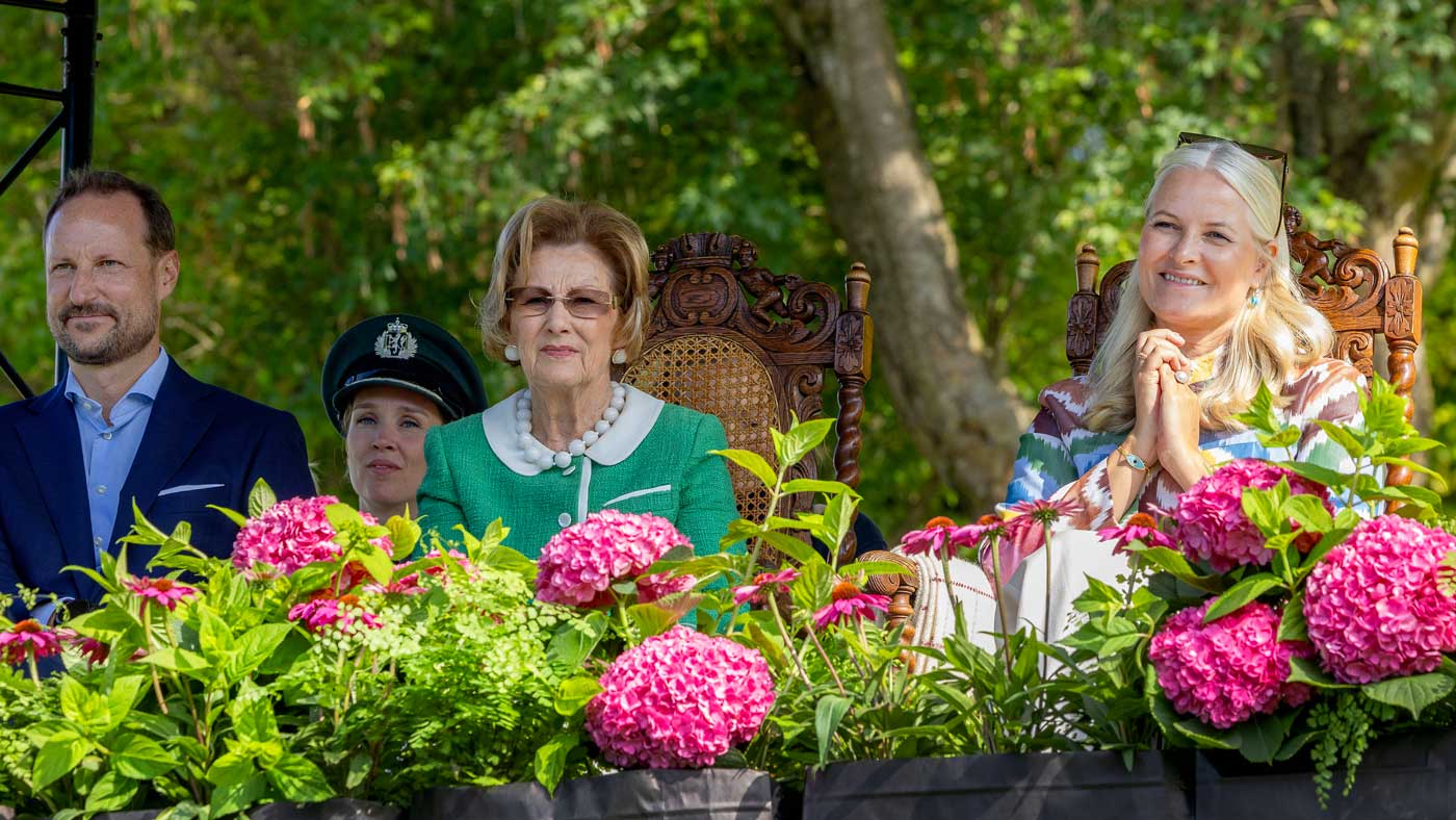 La famille royale de Norvège soudée et souriante malgré ses tourments lors de sa dernière sortie estivale