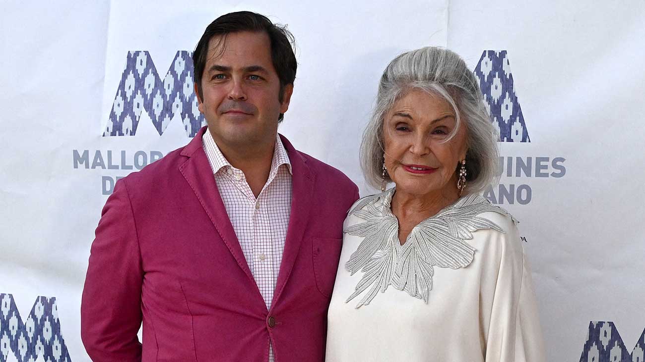La princesse Béatrice d'Orléans mise à l'honneur à Majorque au cours d'une soirée de prestige en présence de son fils François