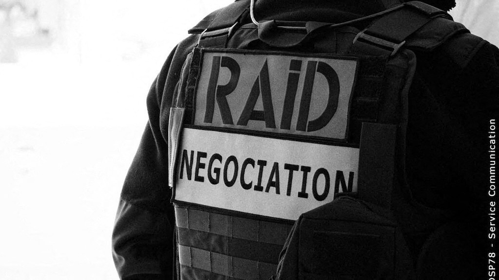 retranché à Sète, un forcené tire sur les policiers, le Raid est engagé