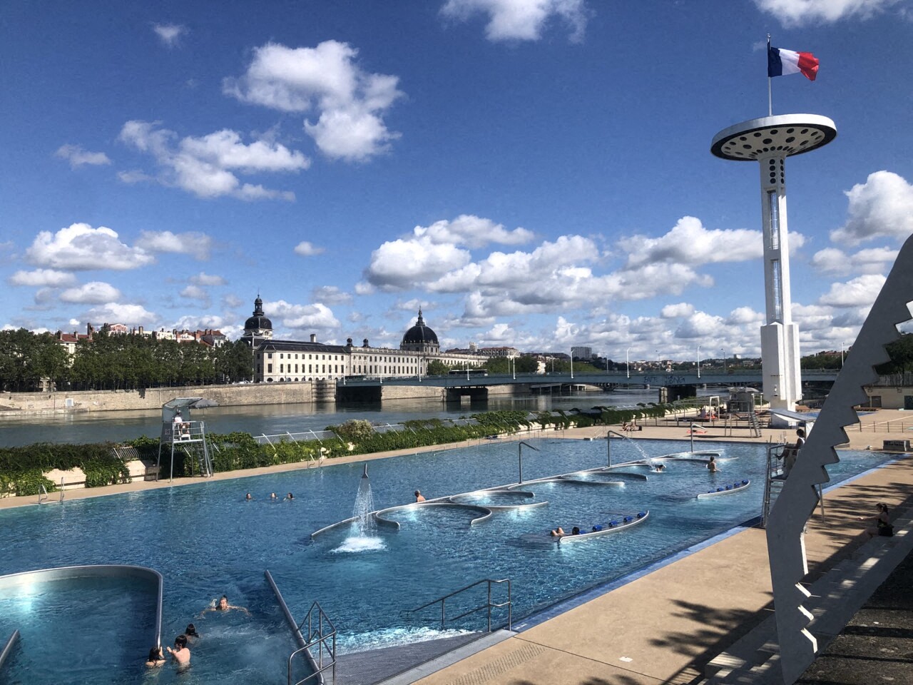 15 août 2025 à Lyon. Centres commerciaux, TCL, piscines, musées... Ce qui est ouvert et fermé