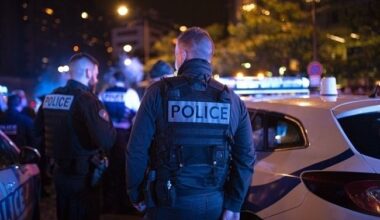 Un homme reçoit cinq coups de couteau en défendant sa compagne à Paris © SIPA