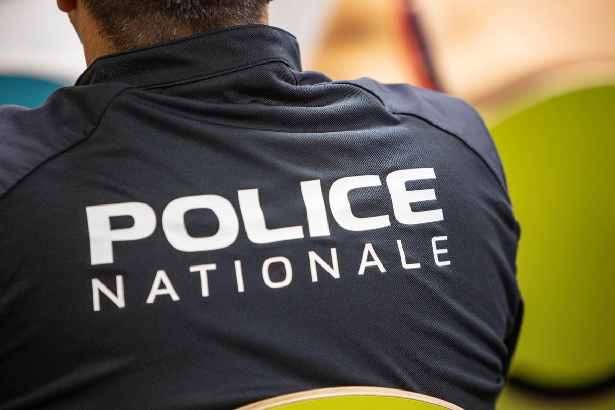 Près de Bordeaux, un employé de collège se faisait passer pour un policier dans la rue