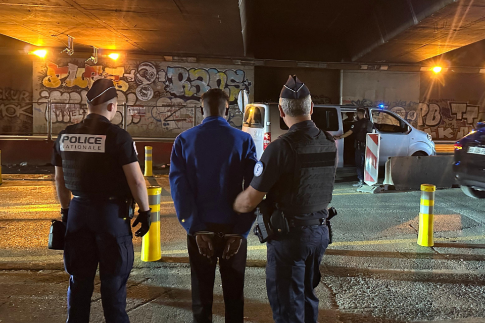 Un homme suspecté d'avoir réalisé un vol avec violences est interpellé à la Part-Dieu à Lyon.