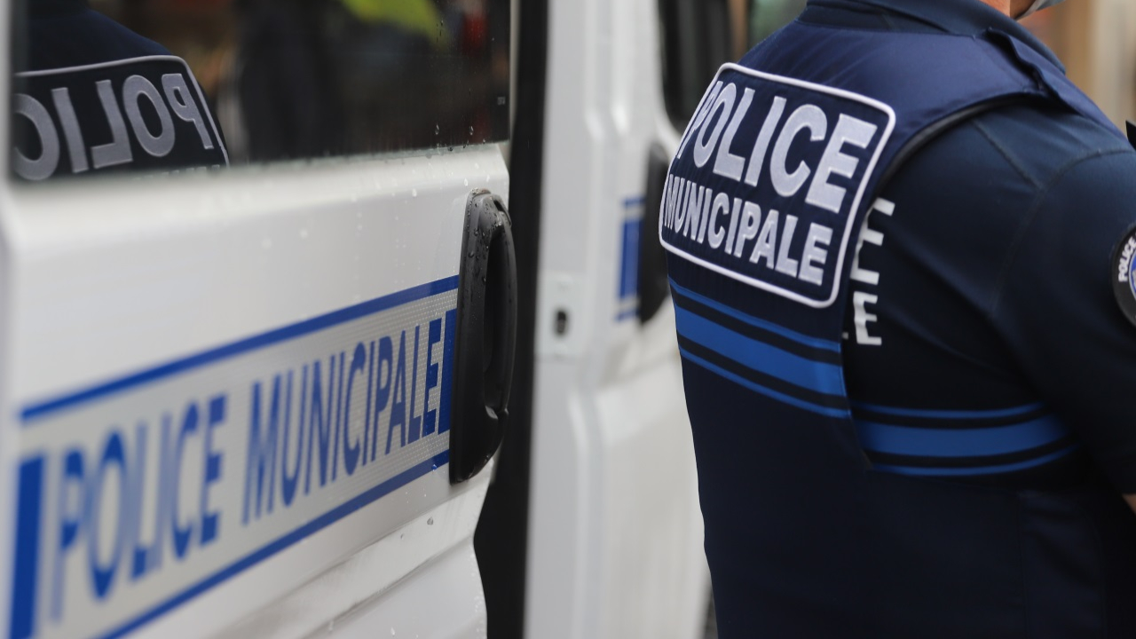 la justice suspend une sanction de la Ville