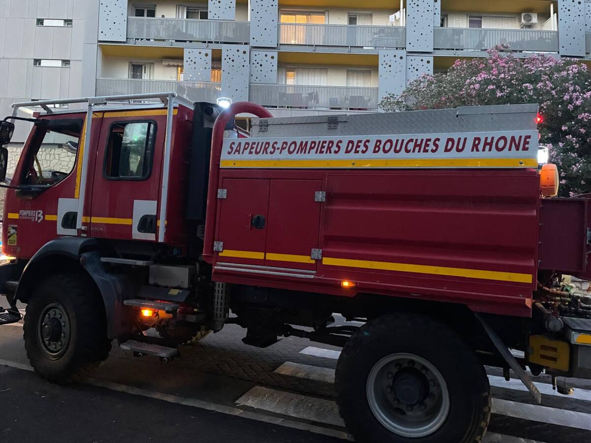pompiers13 Feu véhicule A50 Roquefort-la-Bédoule